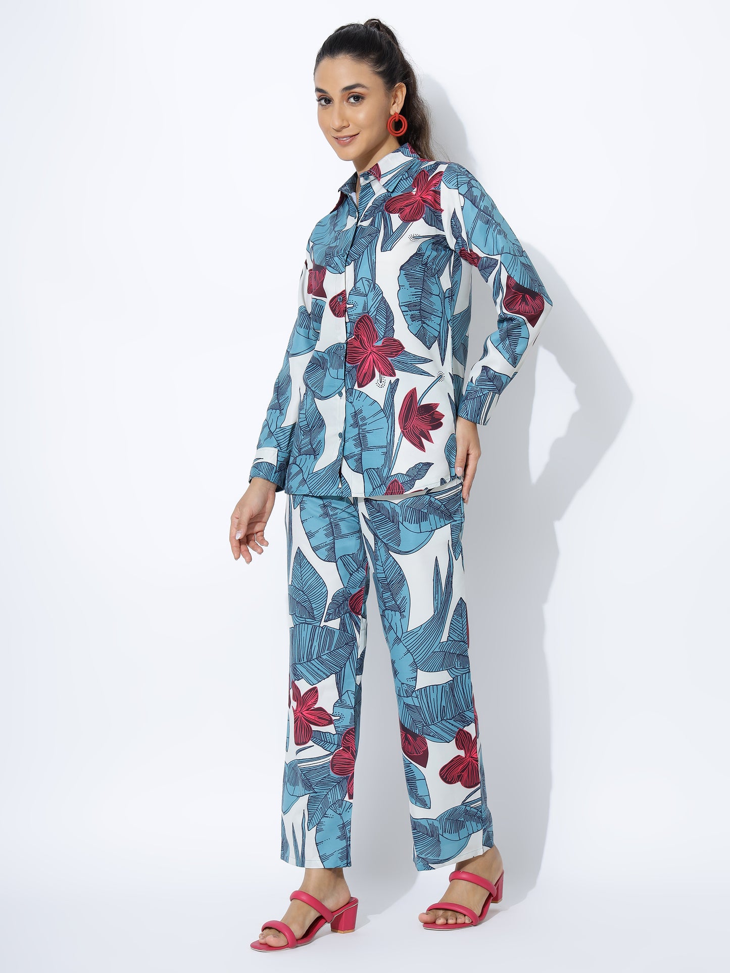 White & Blue Floral Print Co-ord Set β Stylish Summer Outfit