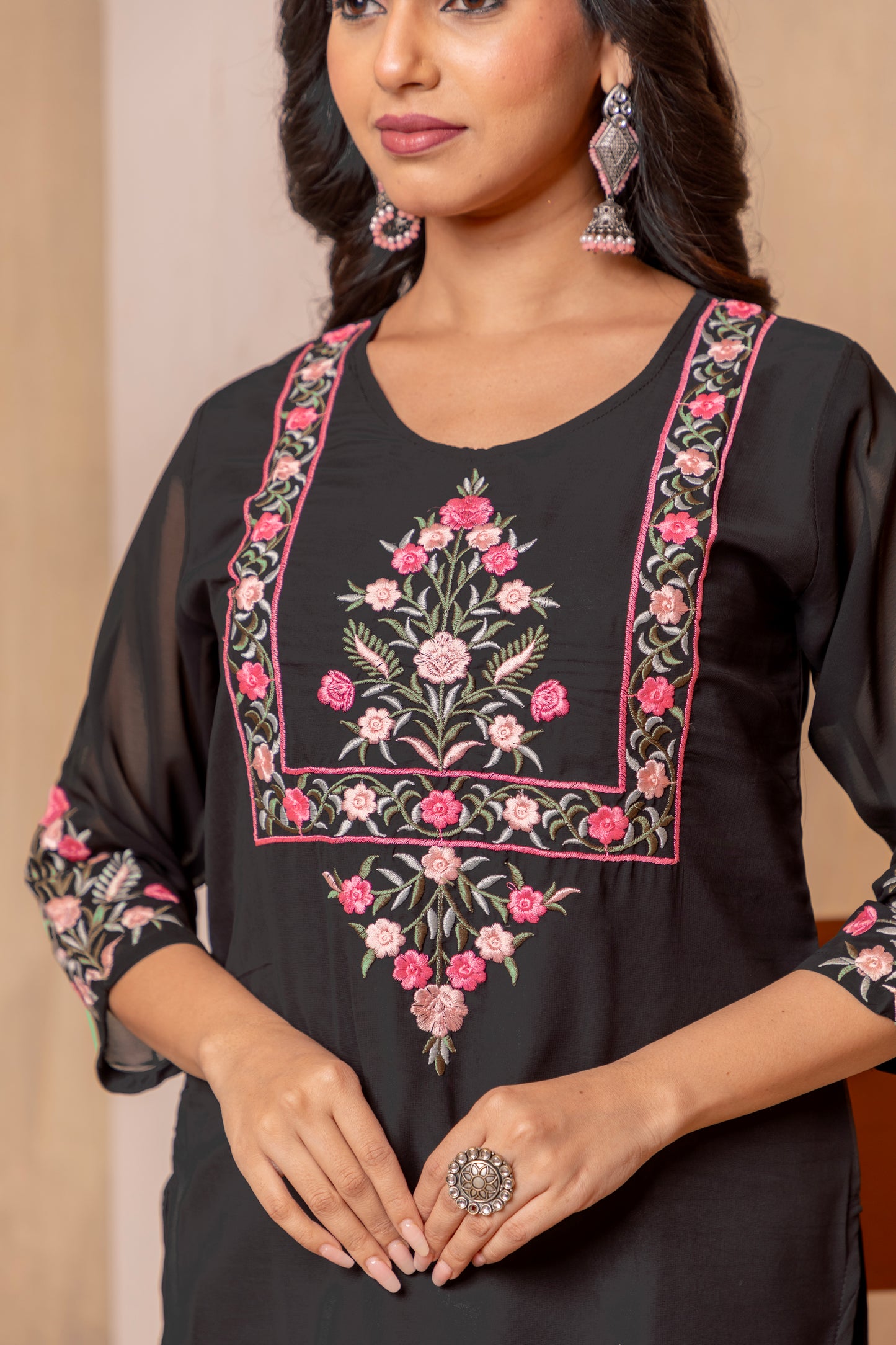Stylish Black Embroidered Kurta Set with Dupatta β Floral Design for Elegant Look