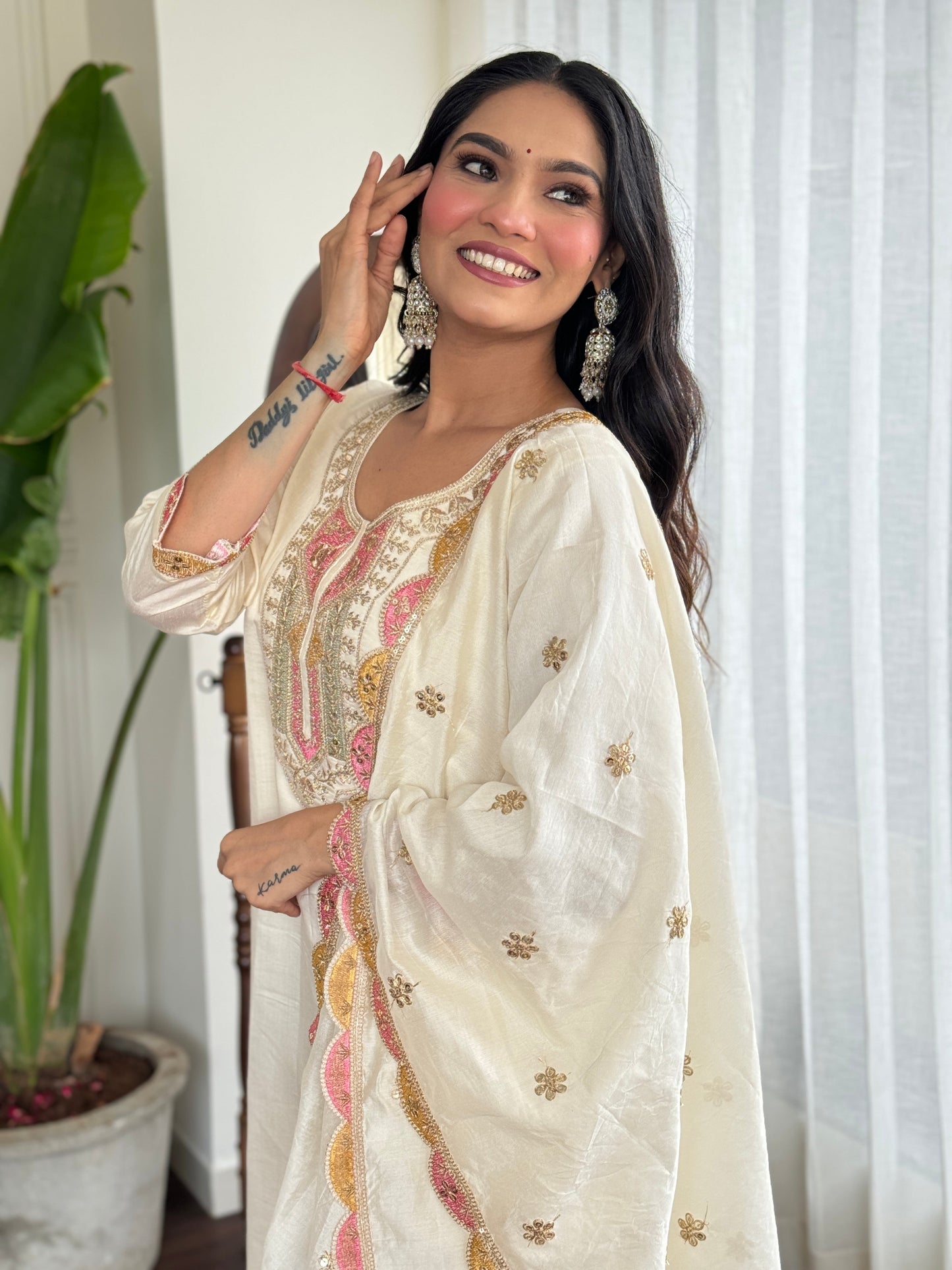 Off-White Ethnic Kurta Set with Dupatta β Embroidered Party Wear for Women