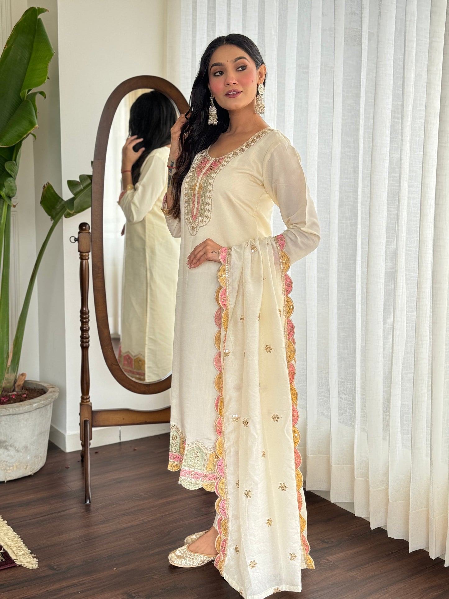 Off-White Ethnic Kurta Set with Dupatta β Embroidered Party Wear for Women