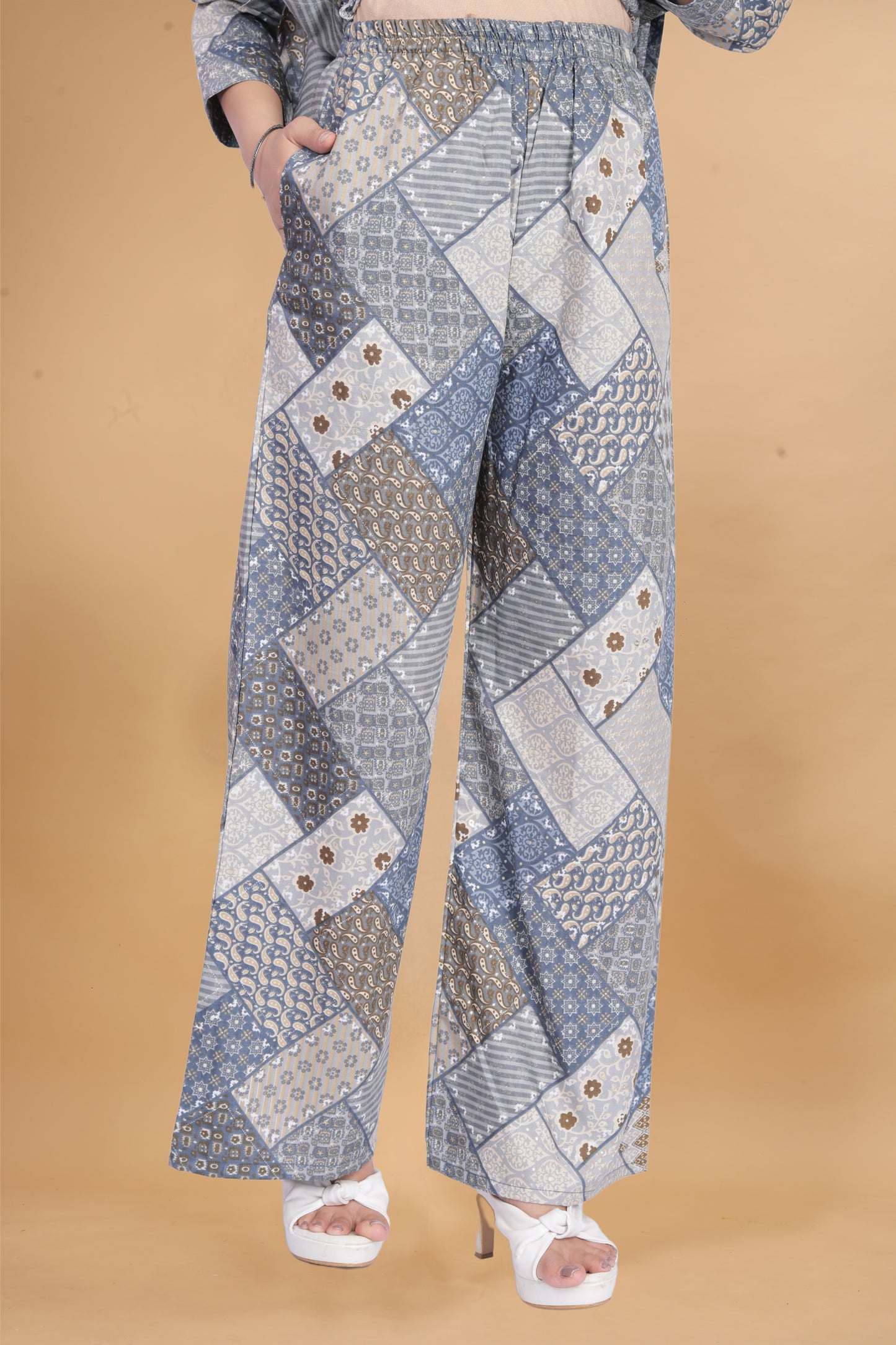 Grey Geometric Abstract Print Co-Ord Set in Muslin Fabric
