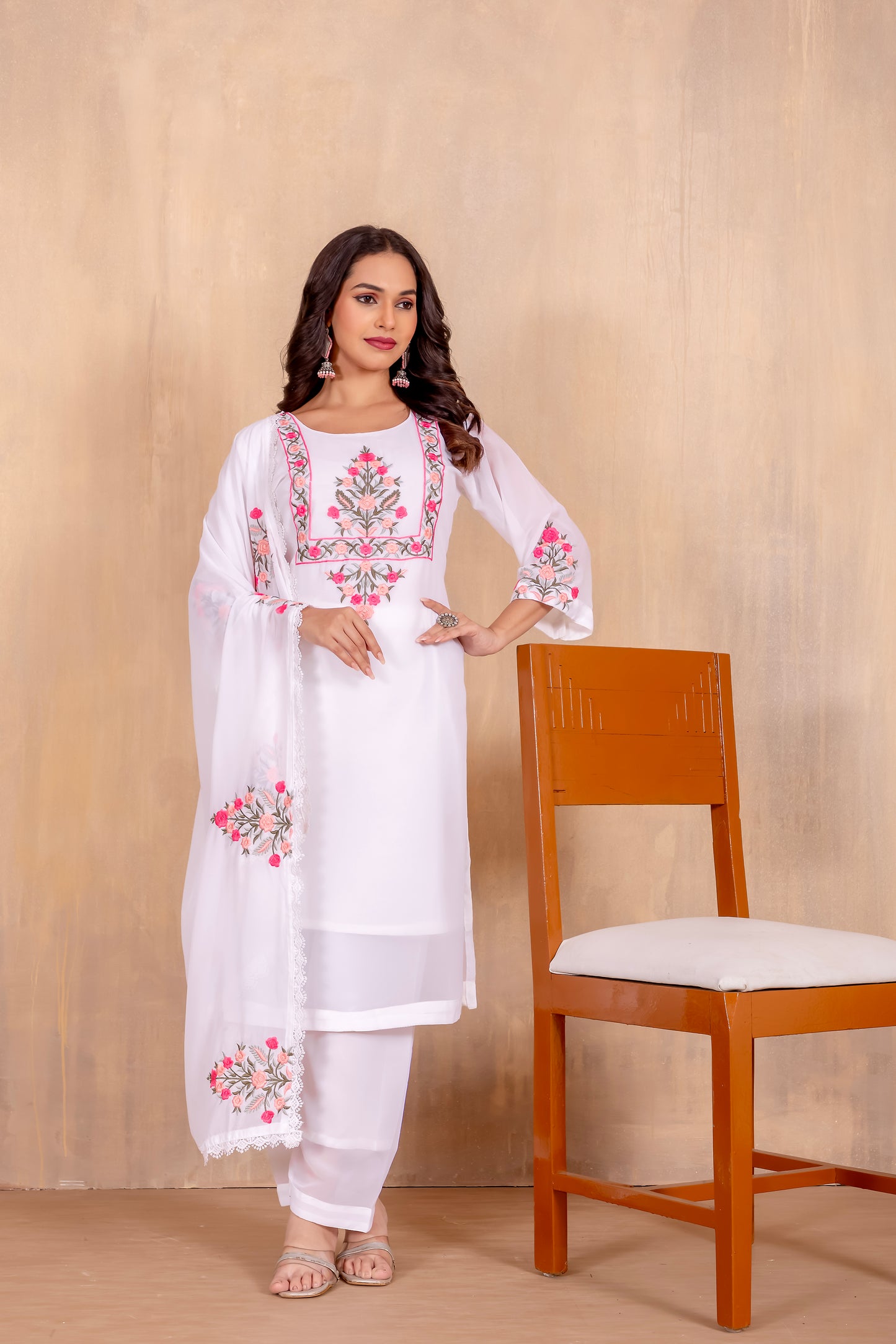 Stylish White Embroidered Kurta Set with Dupatta – Floral Design for Elegant Look