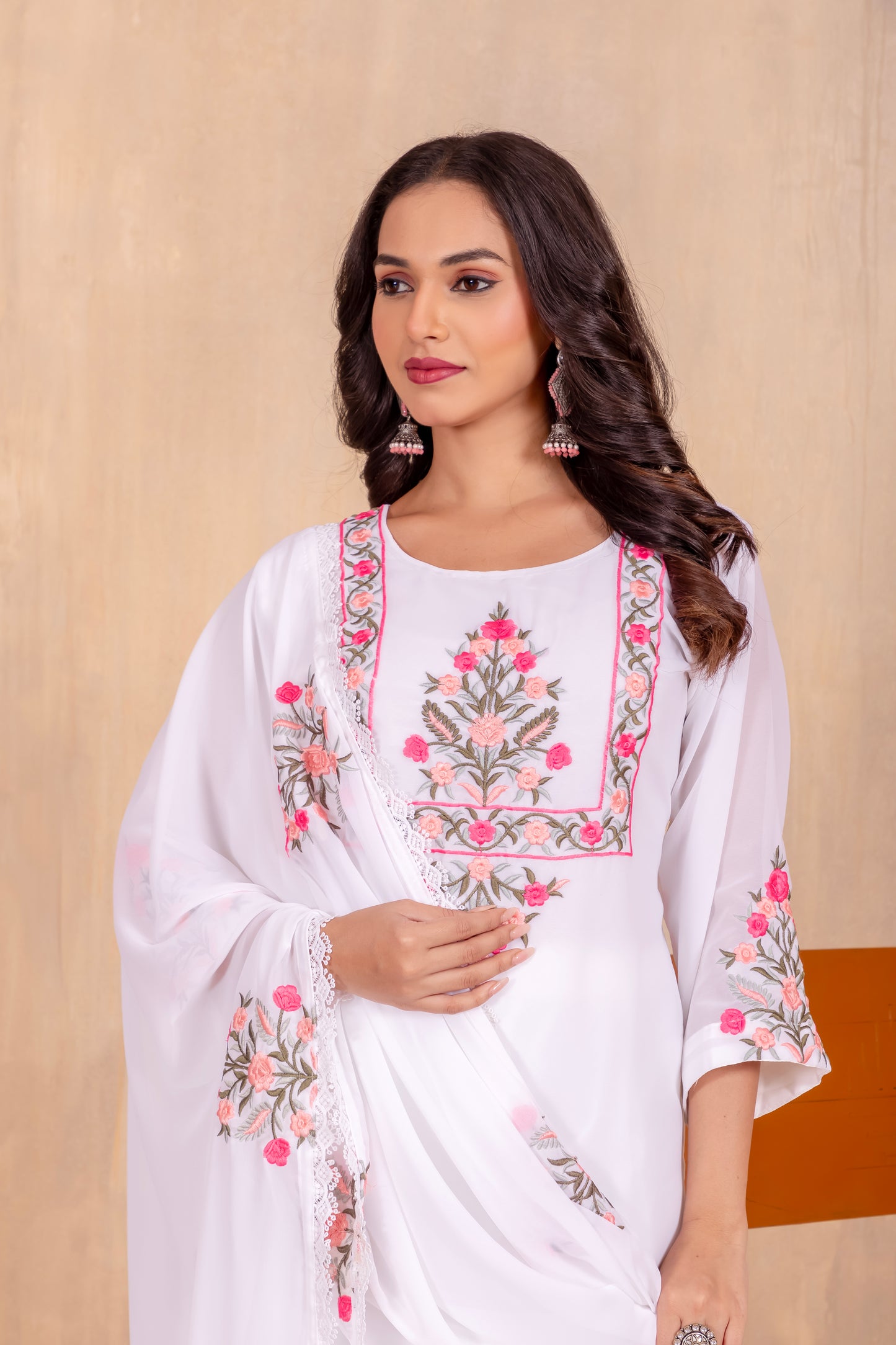Stylish White Embroidered Kurta Set with Dupatta – Floral Design for Elegant Look