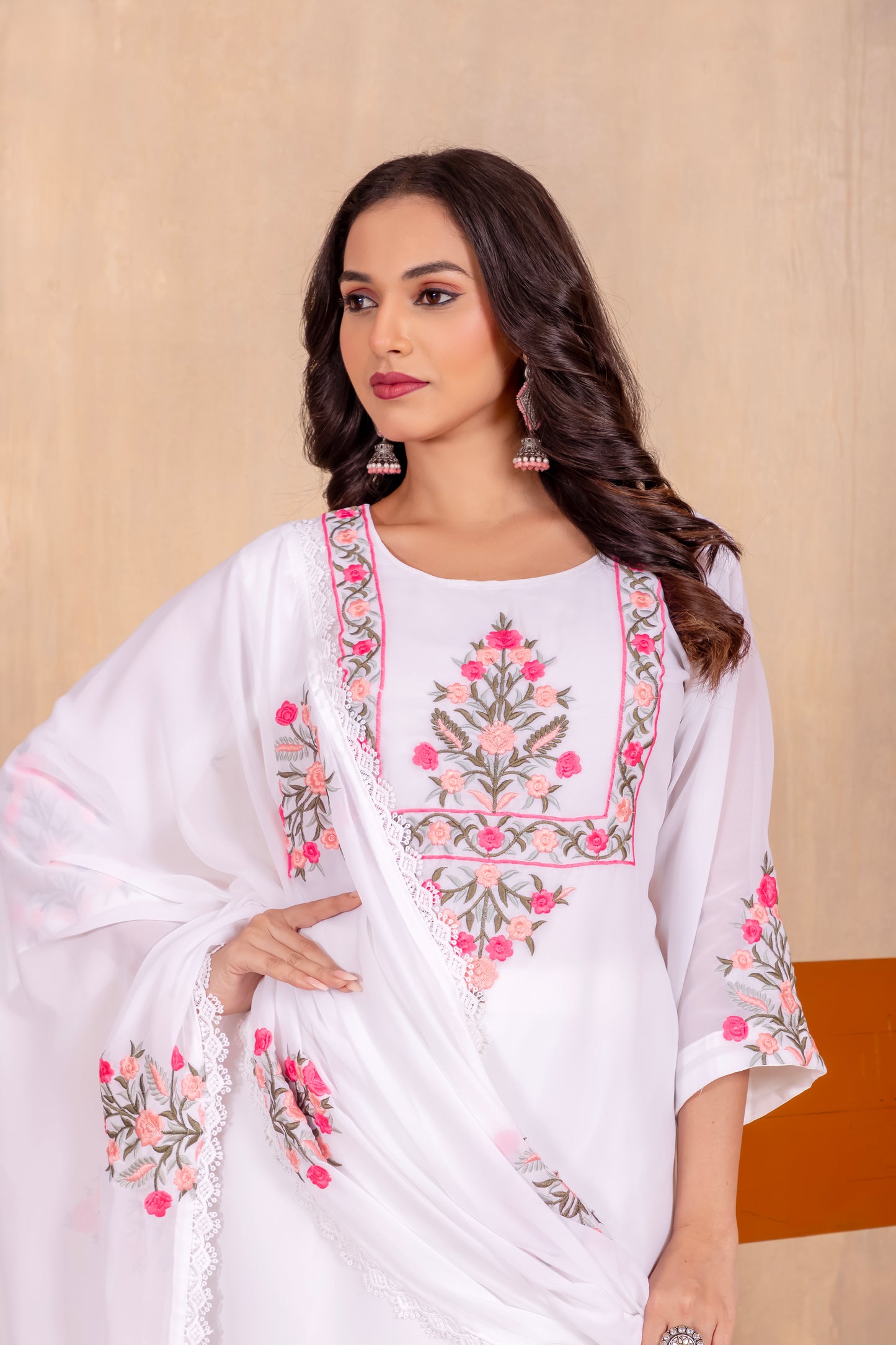 Stylish White Embroidered Kurta Set with Dupatta – Floral Design for Elegant Look
