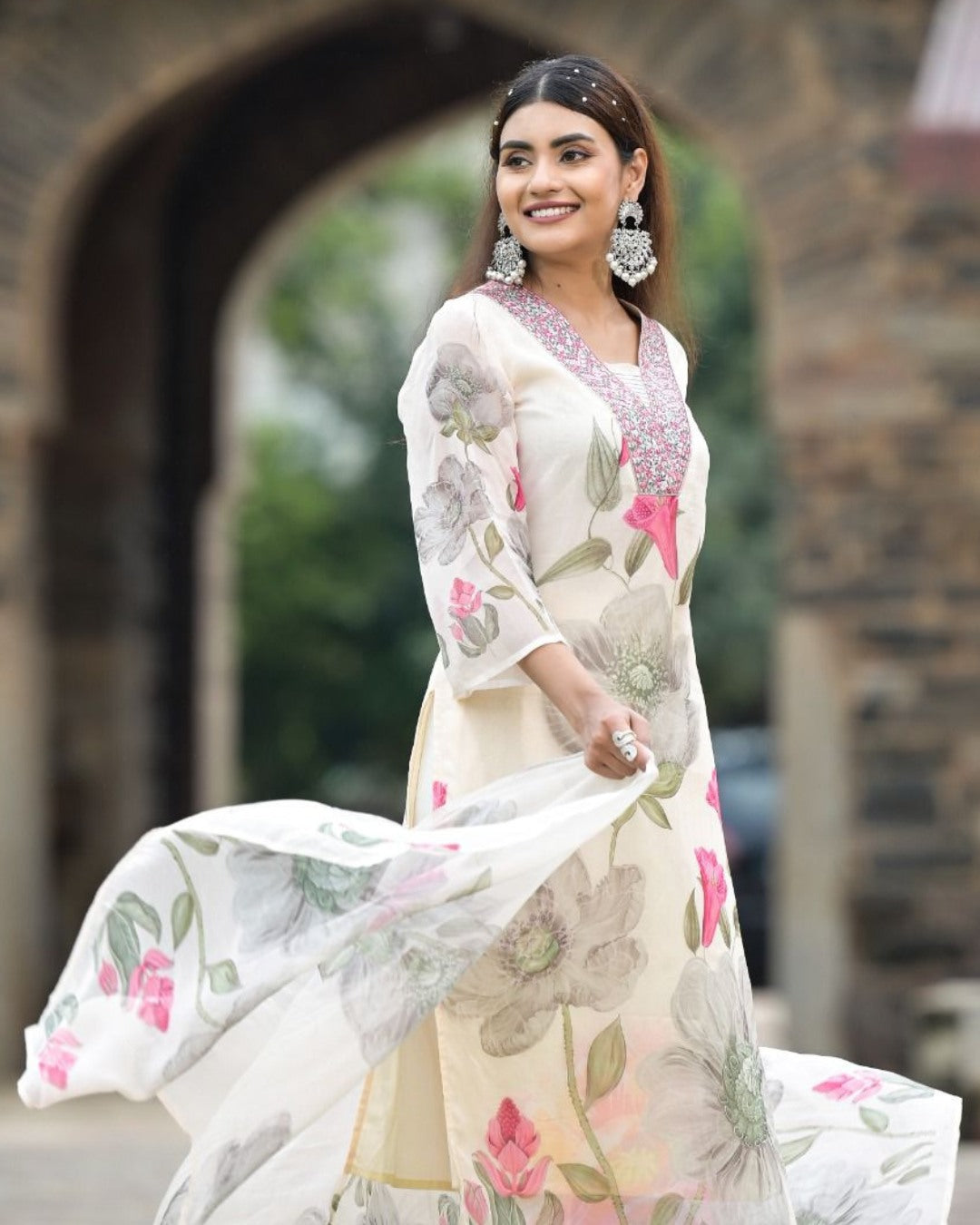 Chic White Floral Print Kurta Set with Dupatta – Embroidered Neckline Ethnic Suit