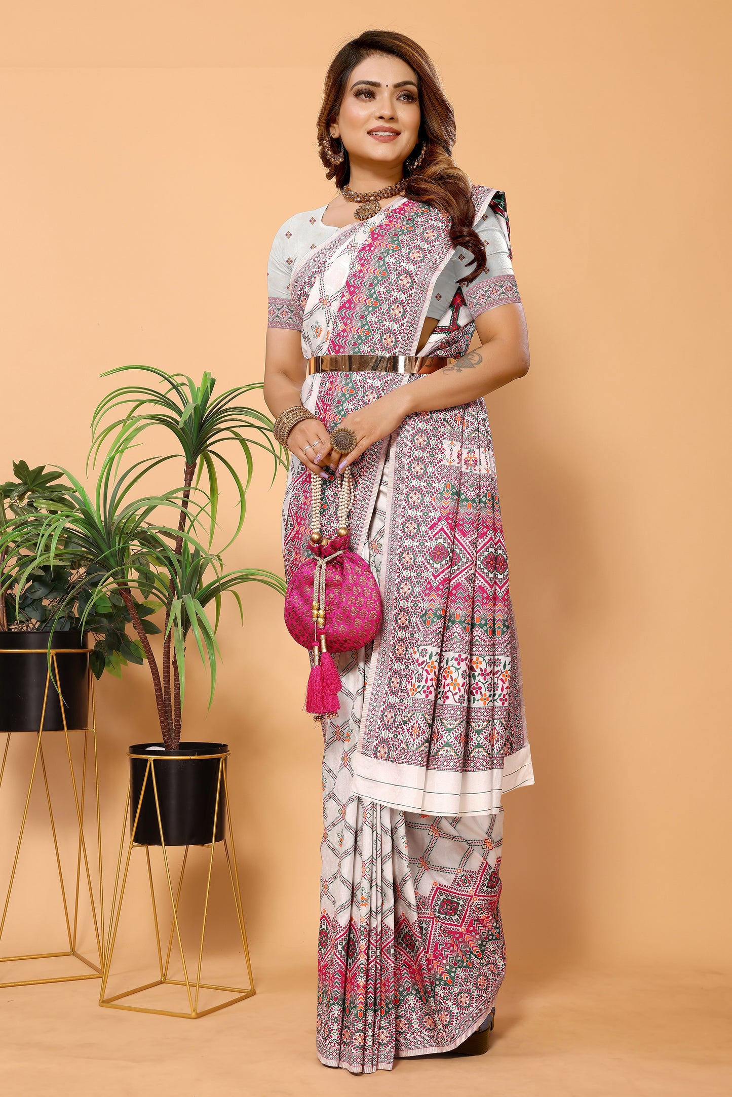 Elegant White & Maroon Pashmina Kashmiri Jacquard Silk Saree: Classic Sophistication